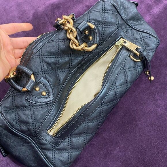 ⭐️ MARC JACOBS Gold Chain Black Leather Purse ⭐️ - Picture 6 of 9